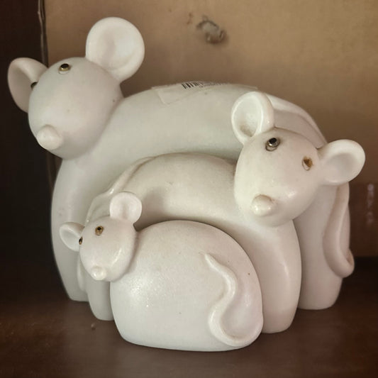 Mouse statue set
